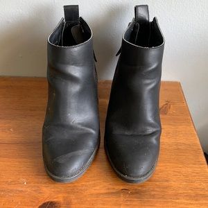 Black zip ankle boots (heels)